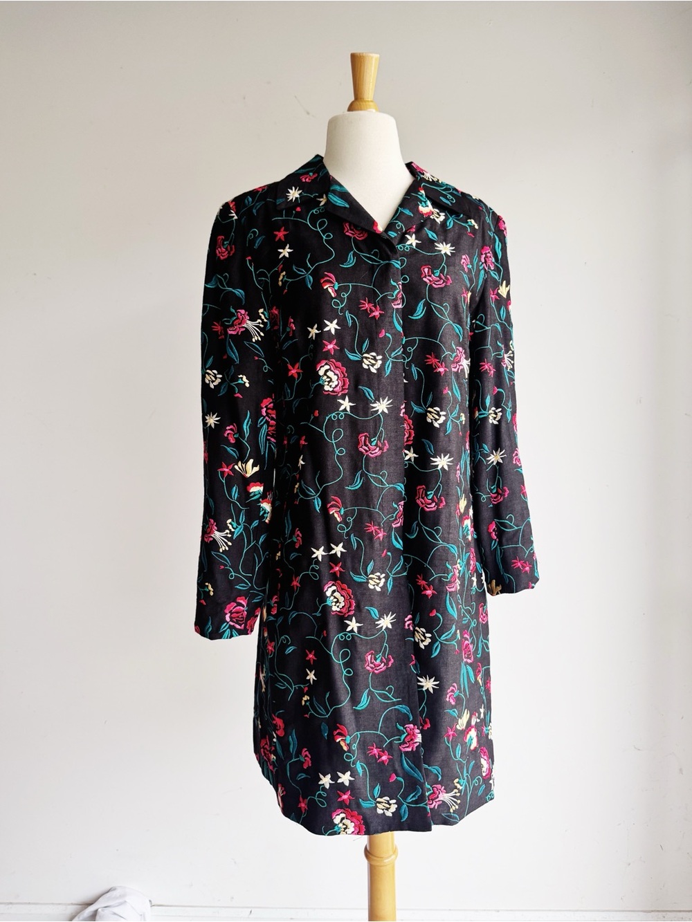 David Brooks Raw Silk Embroidered Floral Long Jacket Black M - Picture 2 of 7